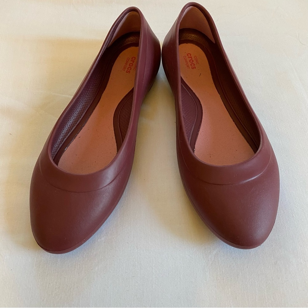 Red Crocs - Picture 2 of 6